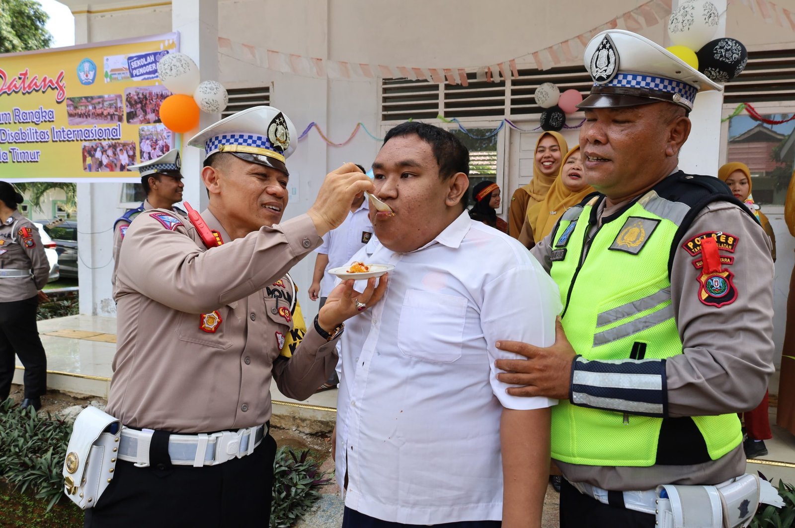Peduli dan Kasih Sayang, Kapolres Tapsel Bersama Ibu Ketua Bhayangkari Kunjungi “Anak-anak Spesial”