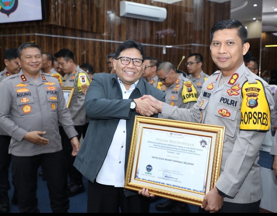 Kembali \'Berprestasi\', Kapolres Tapsel Terima Penghargaan dari Ombudsman RI