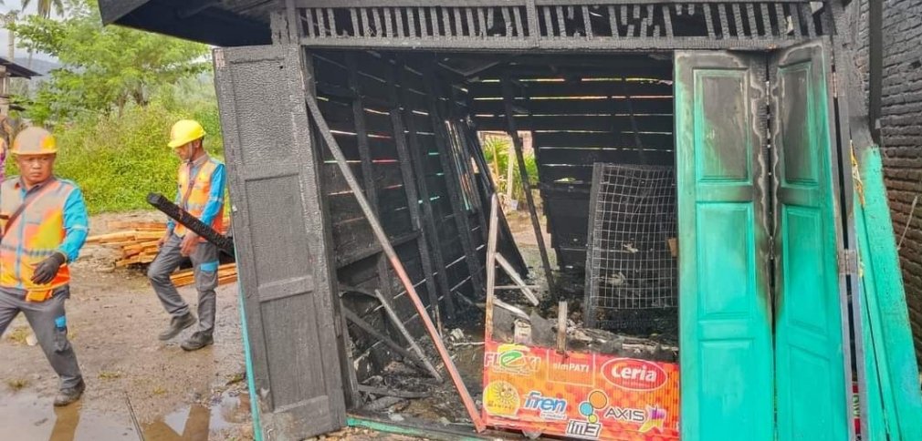 Ledakan Tabung Gas 3 Kg Hanguskan 1 Unit Kios Papan di Batunadua