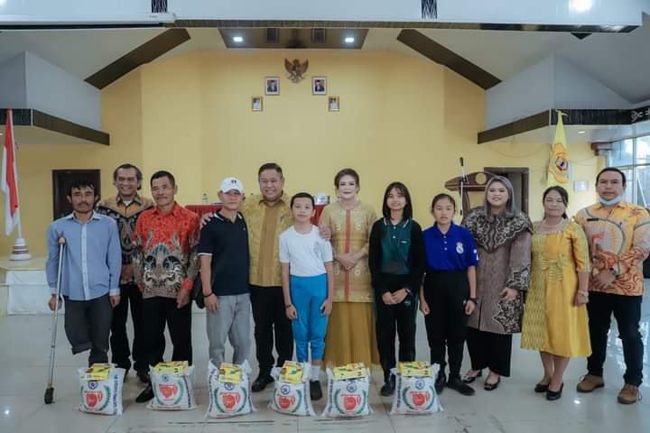Kebersamaan Bupati Eddy Berutu dan 210 PMKS di Momen Tahun Baru