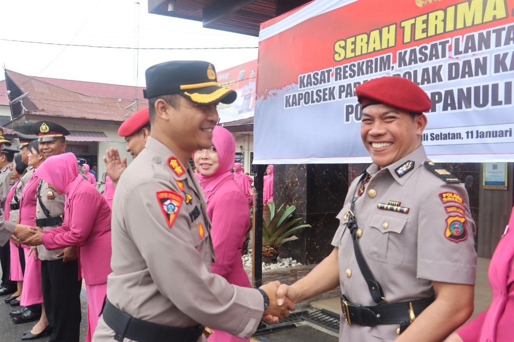 Kapolres Tapsel Pimpin Sertijab, Tiga Kasat dan Dua Kapolsek Berganti