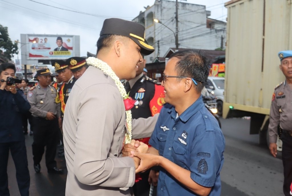 Lepas Sambut Kapolres Tapsel Lama AKBP Imam Zamroni Diwarnai Isak Tangis dan Haru