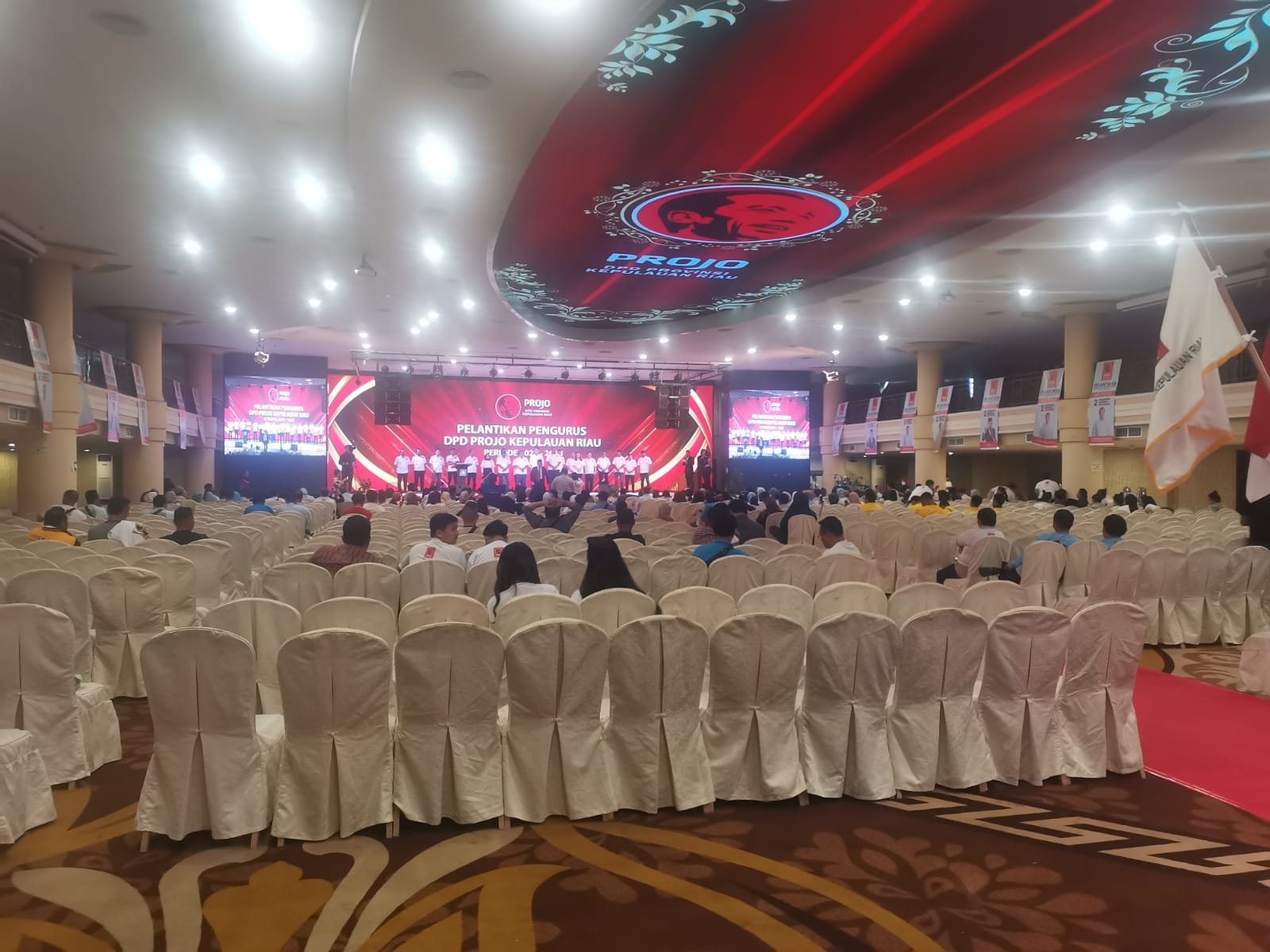 Pelantikan Relawan Pro-Jokowi di Batam Sepi Pengunjung