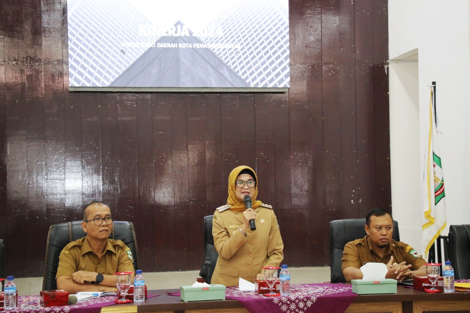 Wali Kota Hadiri Pemaparan Perjanjian Kinerja 2024 OPD dan BUMD 