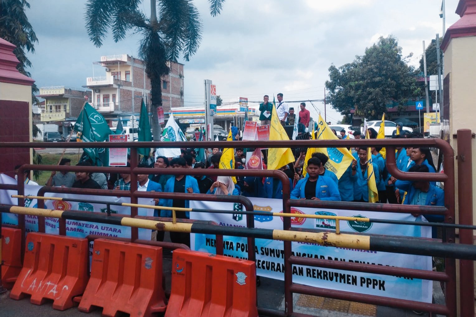 Kelompok Cipayung Demo Poldasu, Usut Tuntas Seleksi Penerimaan P3K di Kabupaten Kota