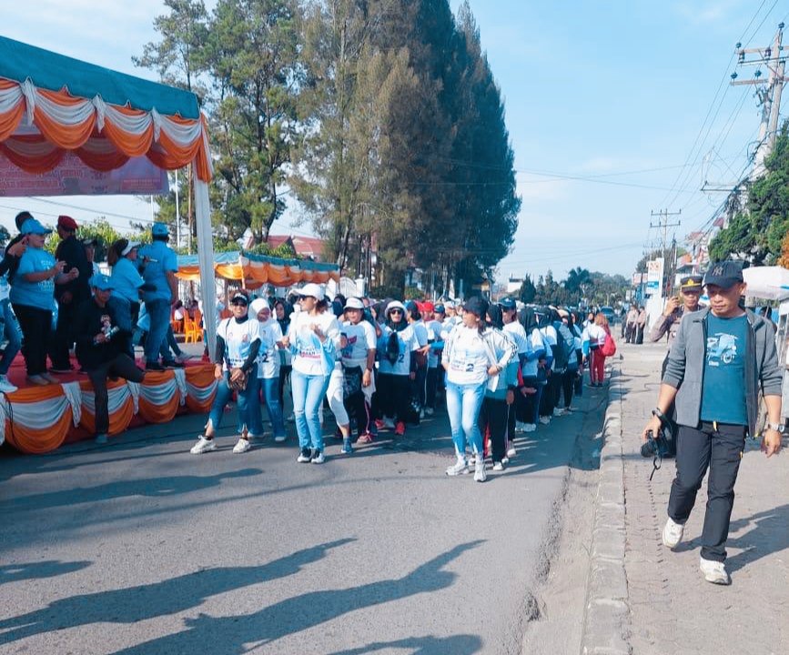Aksi Dukung Prabowo-Gibran di Karo, Diwarnai dengan Antusias Warga Ikut Jalan Santai dan Senam 