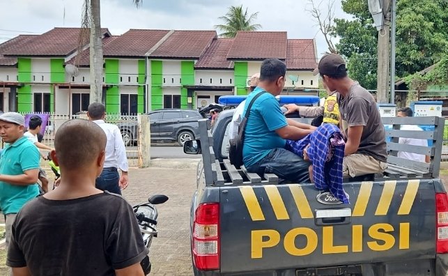 Teriak Histeris, Ibu di Kota P.Sidimpuan  Temukan Anaknya Tergantung di Kamar