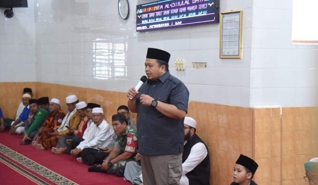 Bupati Tapsel Buka Puasa Sekaligus Sholat Tarawih di Batang Toru