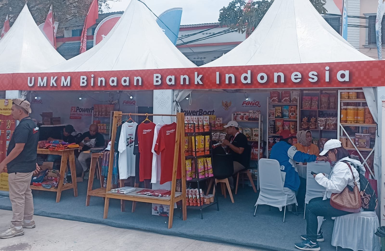 Produk UMKM Ramaikan Gelaran F1 Poweboat Danau Toba 2024