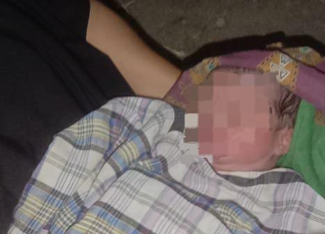 Geger, Bayi Perempuan Baru Lahir Ditemukan di Depan Warung Batunadua