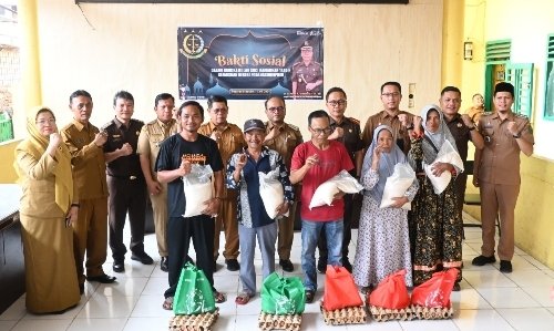 Kejari dan Pemko P.Sidimpuan Kolaborasi Bagikan Sembako di Bulan Ramadhan