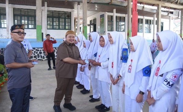 Bupati Tapsel Fasilitasi Pembuatan e-KTP Bagi Siswa-Siswi SMAN se- Tapsel
