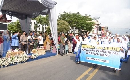 Ribuan Peserta Pawai Meriahkan Pembukaan MTQ ke-56 Tingkat Kab. Tapsel