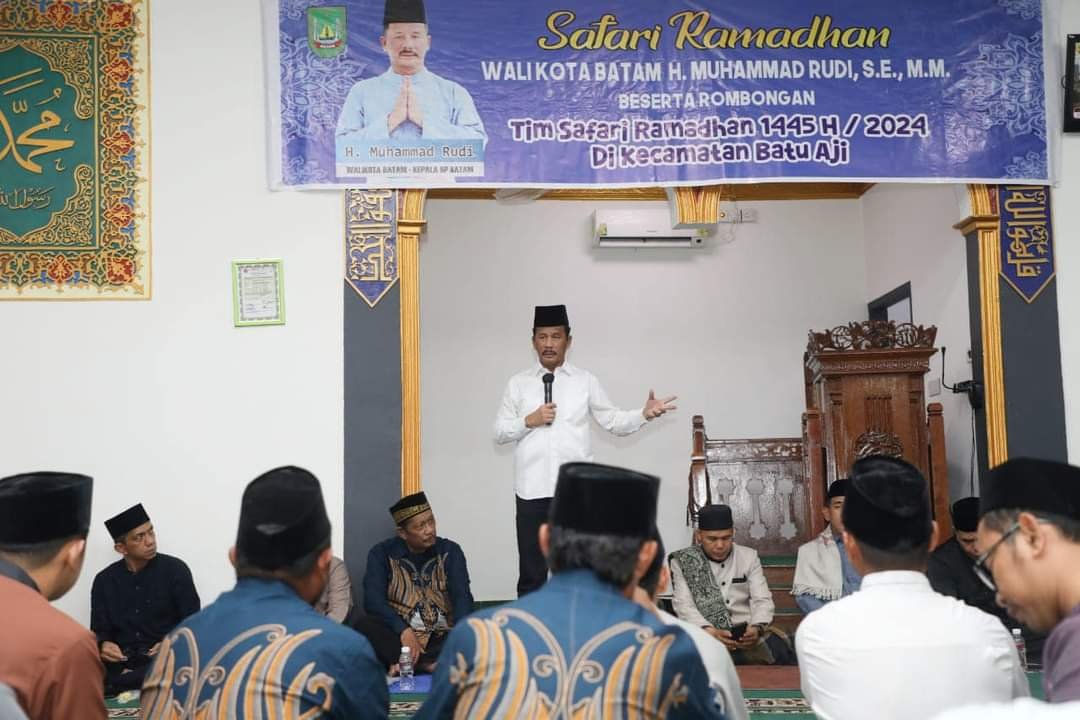 Wali Kota Batam H.M Rudi SE Berbuka Dan Tarawih Bersama Warga Batu Aji