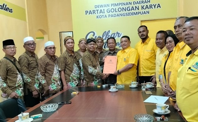 Majukan Kota Bersinar, Purnadi Ambil Formulir Daftar Cawalkot P.Sidimpuan