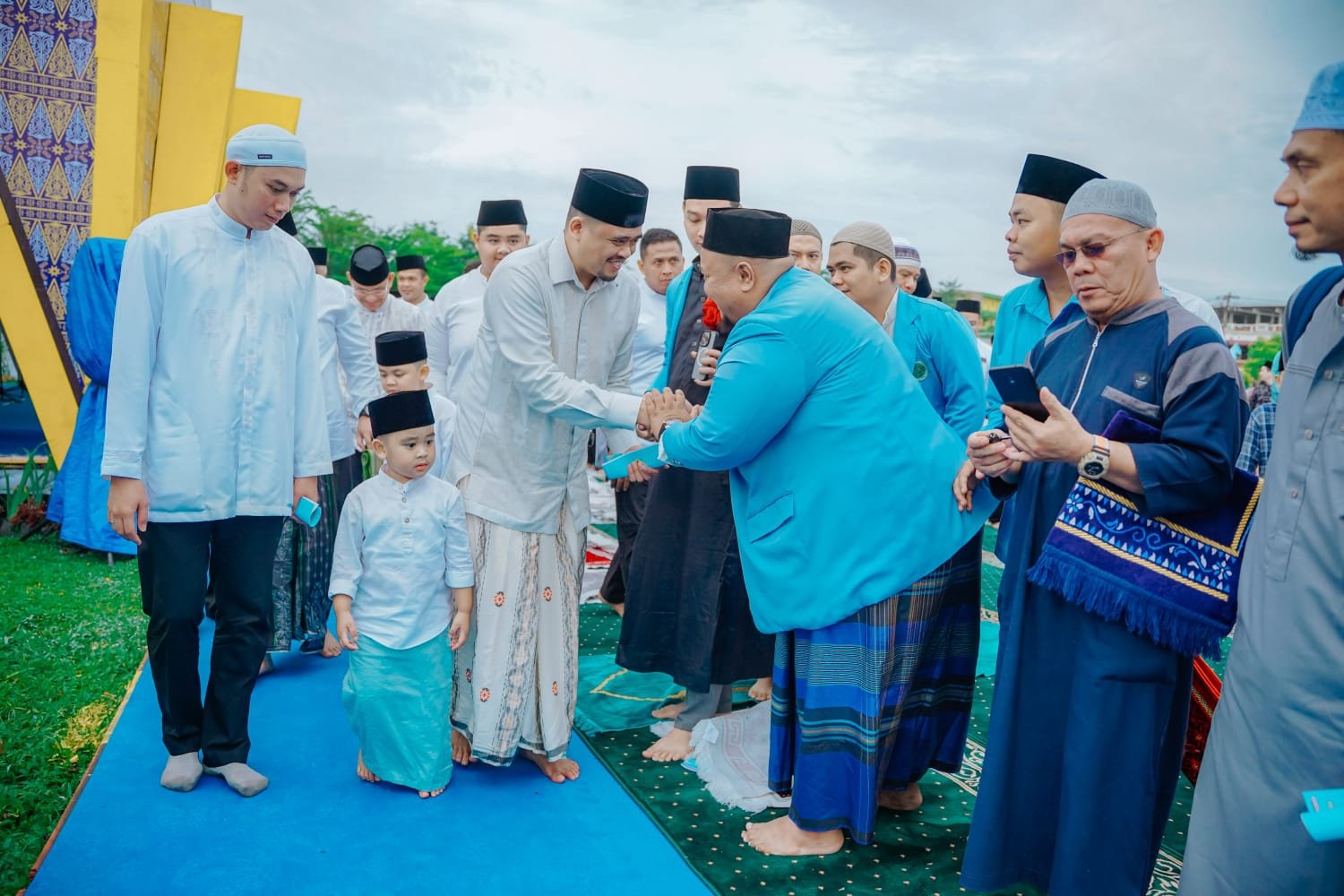 Bobby Nasution Salat Idulfitri Bersama Ribuan Warga Medan