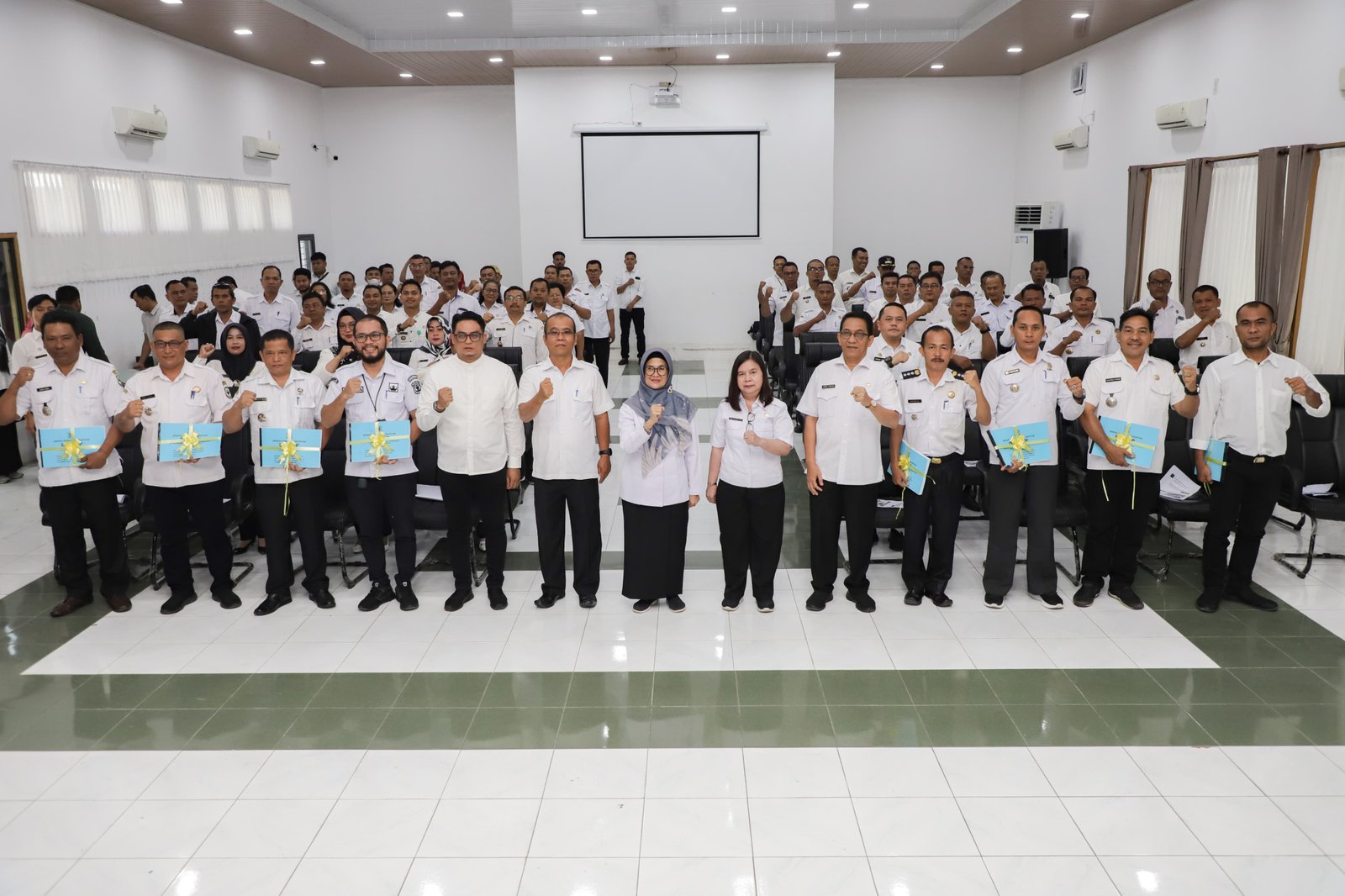 Wali Kota Pematangsiantar Serahkan DHKP dan  SPPT Pajak Bumi, PBB Perdesaan dan Perkotaan (P-2) Tahun 2024 kepada Para Camat