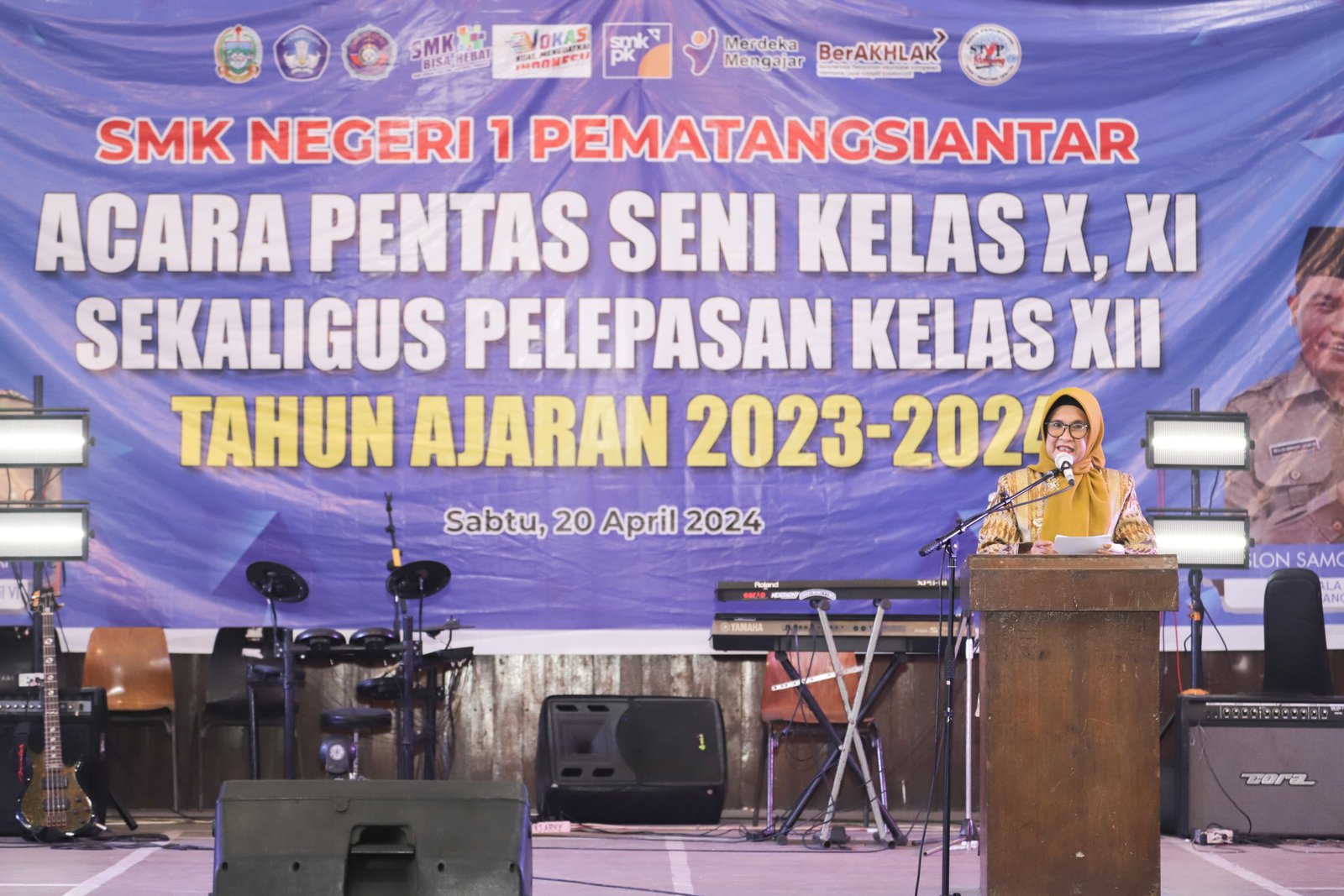 Wali Kota  Hadiri Acara Pentas Seni dan Pelepasan Siswa-Siswi kelas XII SMK Negeri 1 Pematangsiantar