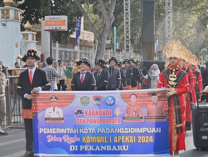 Pemko Sidimpuan Ikut Pawai Karnaval di Raker Komwil I Apeksi Pekanbaru