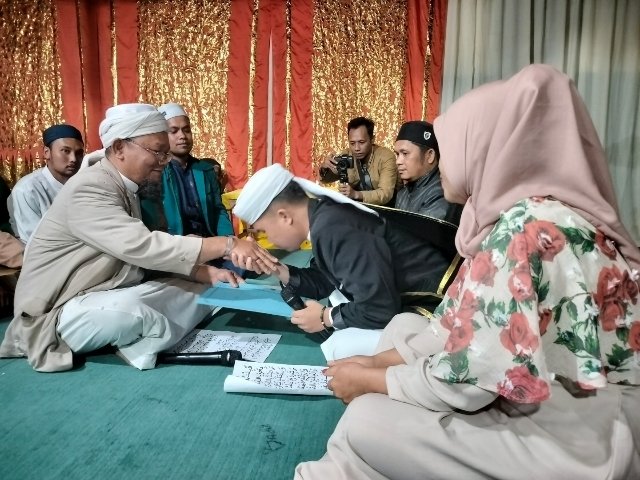 Ucapkan Isi Bai\'at, Ponpes Jabal Lubuk Raya Desa Huraba Beri Ijazah Ke 62 Santri