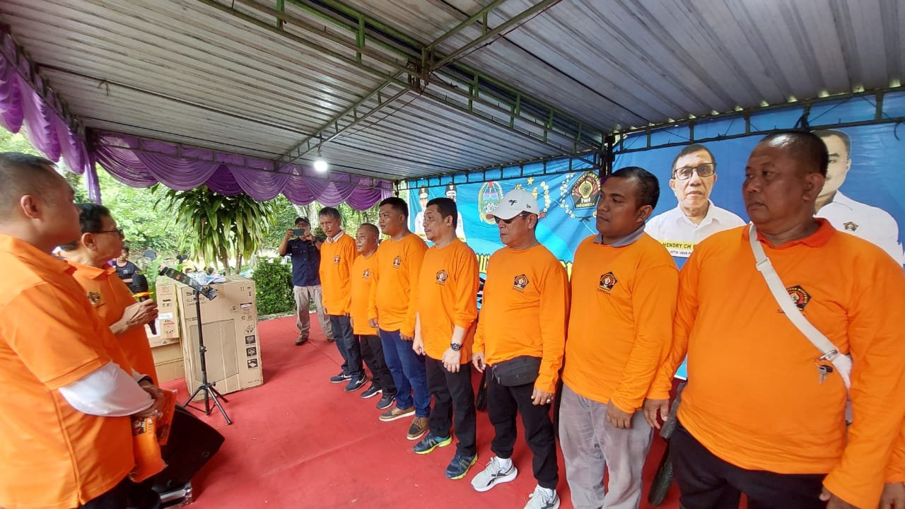 Ketum PWI Pusat Hendry CH Bangun Lantik Pengurus Satkom Sumut