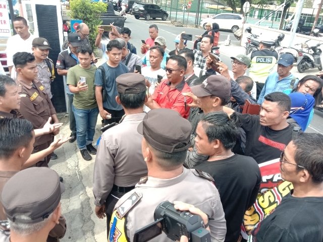 Wartawan Tabagsel Kembali Gelar Aksi Copot Kajari Sidimpuan, Jangan Cemen