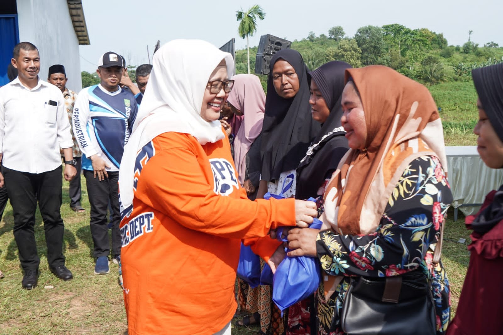 Marlin Agustina Tak Kenal Lelah Menyapa dan Bantu Masyarakat