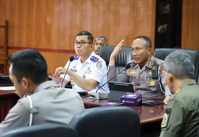 Dishub Sumut Terbitkan Peringatan Kepada 55 Perusahaan Bus AKDP, Tim Terpadu Tertibkan  Trotoar dan Badan Jalan