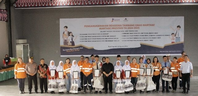 Beri Beasiswa Martabe 4,32 Miliar, Bupati Tapsel Apresiasi PT AR Majukan Pendidikan