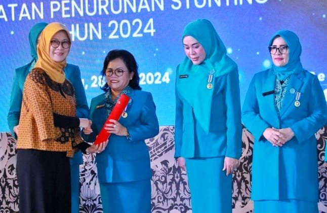 Ketua TP PKK Kabupaten Simalungun Terima Penghargaan Manggala Karya Kencana Dari BKKBN Pusat