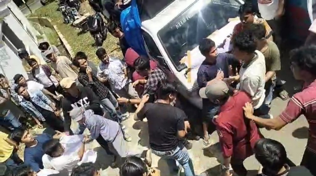 Gegara Dua Jaksa Bentrok, Pedemo Kubu Massa Siti Kajari Tapsel dan Jovi Adu Jotos