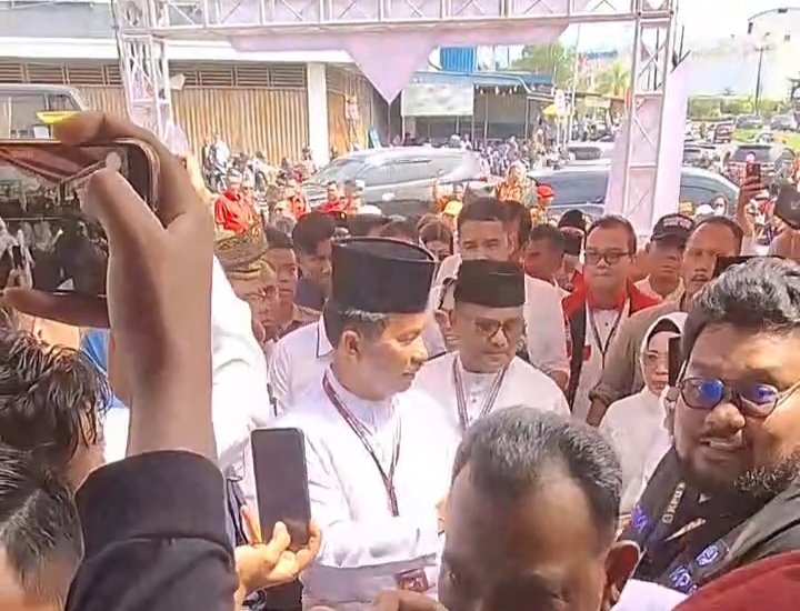 Diantar Ribuan Pendukung , Pasangan Cagub Kepri Rudi - Rafiq Resmi Daftar ke KPU