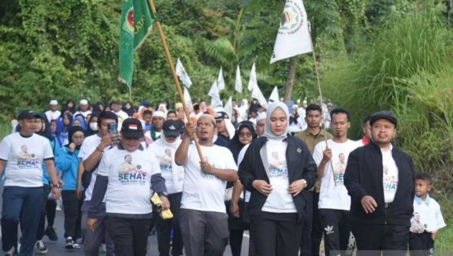 Bupati Dolly Pasaribu bersama Ribuan warga Tapsel jalan Sehat 1 Muharram