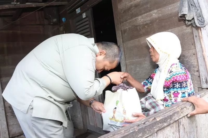 Dolly Pasaribu Galakkan Program Jumat Berkah dan Bakti Sosial di Tapsel