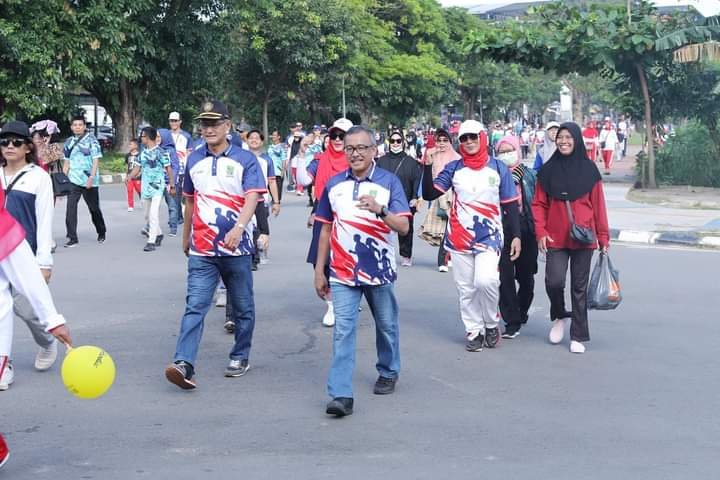 Semarak Batam Family Day 2024 , Ribuan Masyarakat Ikuti Jalan Santai