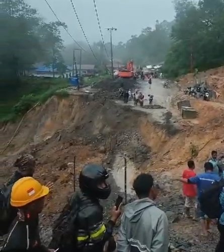 Jalan Batu Jomba Putus Total, Kasat Lantas Tapsel Imbau Pengendara Ambil Jalur Alternatif