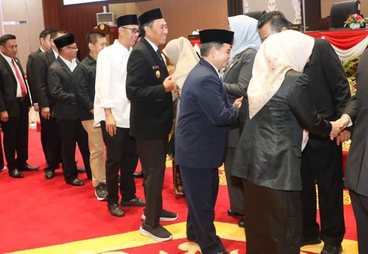 Hadiri Pelantikan Pimpinan Definitif DPRD Provinsi Kepri 2024 -2029 , Pjs Walikota Batam Ucapkan Selamat
