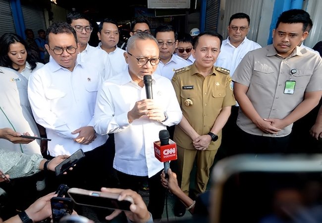 Tinjau Kebutuhan Pokok di Pasar Sei Sikambing, Menko Pangan Zulhas Heran Harga Gula Naik