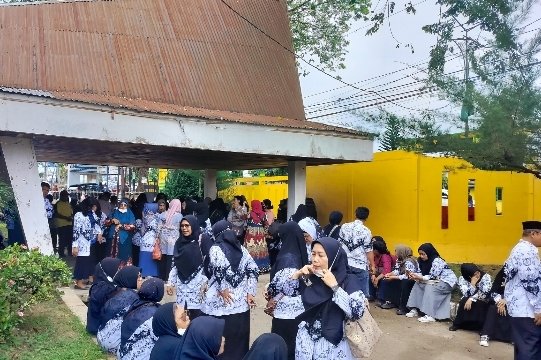 Ratusan Guru Geruduk Kantor DPRD Sidimpuan, Desak Pencairan TPG TW 4 TA 2024
