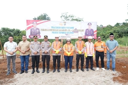 Kapolres Tapsel Letakkan Batu Pertama Pembangunan Mesjid Al-Muhtadin