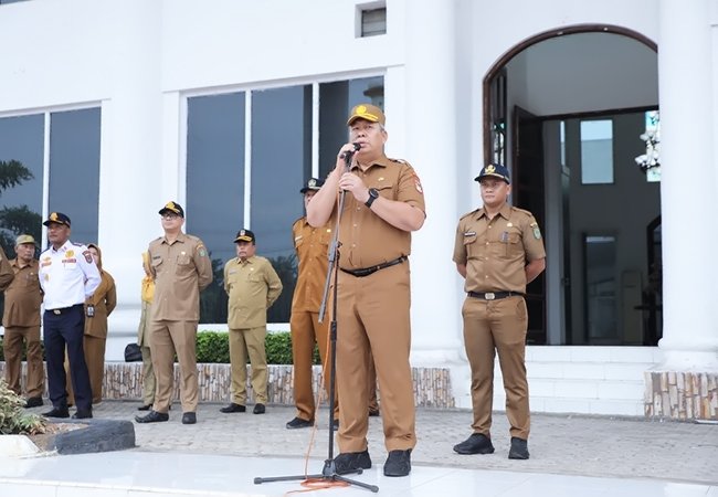 Terkena Bencana Longsor, Akses Jalan Desa Alur Subur Mulai Dapat Dilintasi