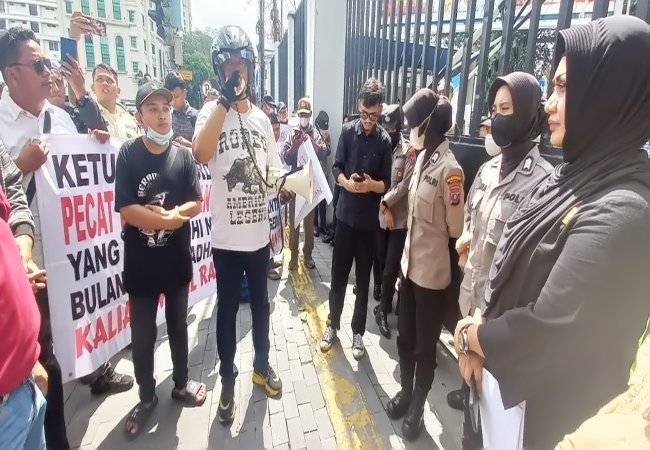 Aksi Massa di DPRD Medan, Desak Dua Oknum Dewan Berkelahi Dicopot