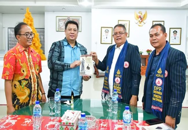 Bupati Samosir Apresiasi dan Dukung Rencana Peresmian Tugu Raja Sitanggang