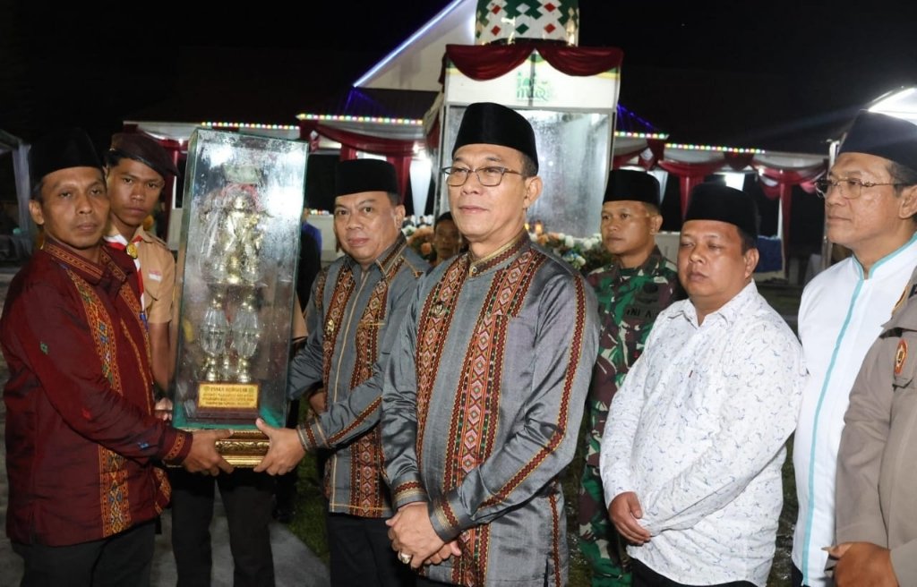 Warga Terpukau Pembukaan MTQ Tapsel Dimeriahkan Letusan Kembang Api