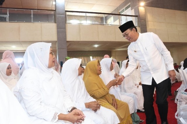Bupati Tapsel Tepung Tawari 174 Calon Haji: 