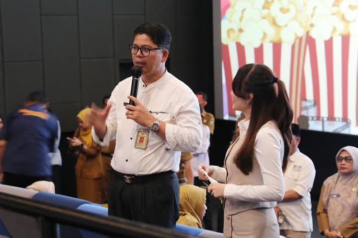 Memperingati Hardiknas 2025 , Li Claudia Ajak Siswa Batam Nonton Bareng Tentang Belajar Nilai Moral