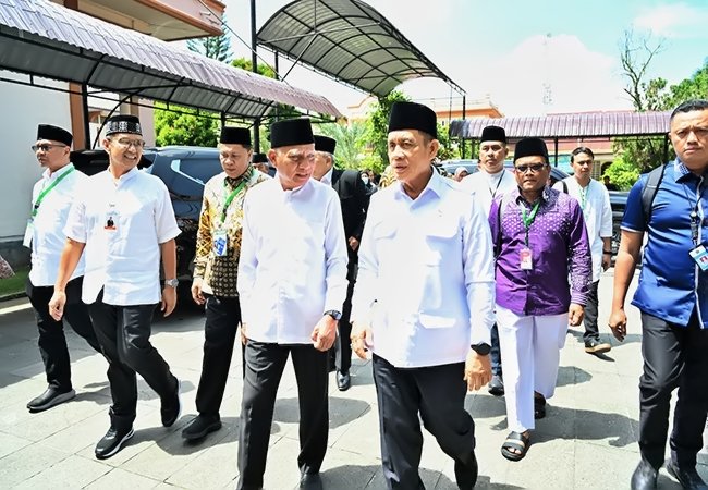 Wagub Sumut dan Wamenag Lepas Keberangkatan Kloter Pertama Jemaah Haji Embarkasi Medan