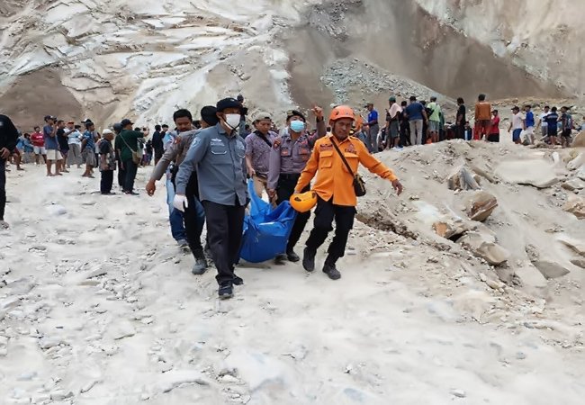 Longsor di Tambang Galian C Cirebon Tewaskan 10 Pekerja, Evakuasi Masih Berlanjut