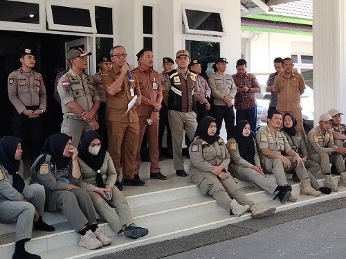 Proyek Irigasi Mangkrak Buat Sawah Kering, Emak-emak Petani Kepung Kantor Wali Kota Tagih Janji