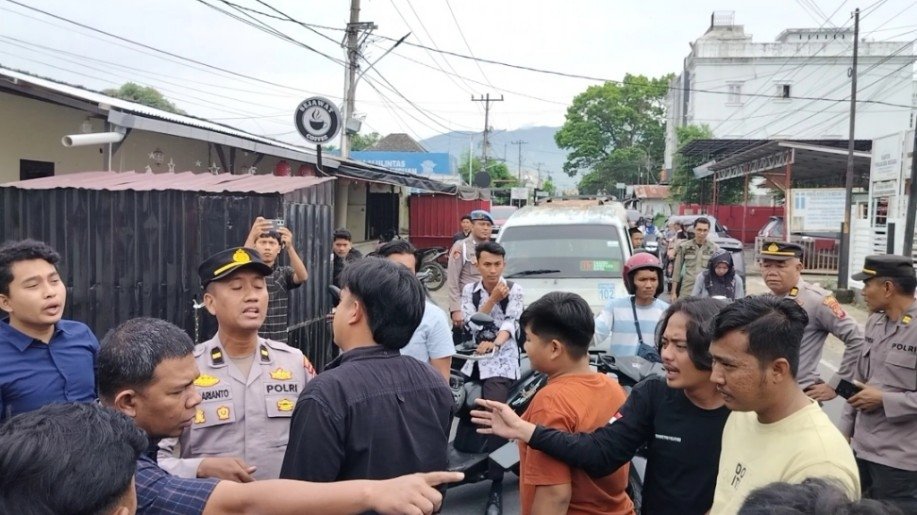 Dugaan Tebang Pilih Hukum, Mahasiswa Demo Desak Kajari P.Sidimpuan 